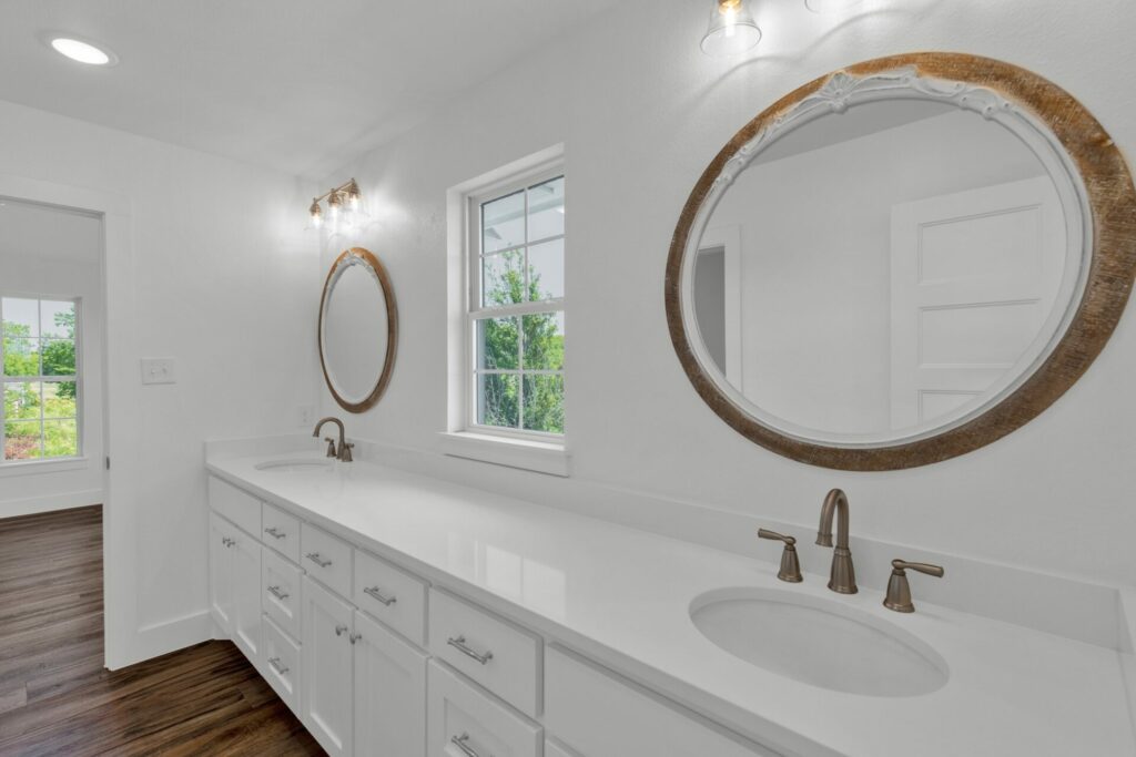 custom home double vanity sink