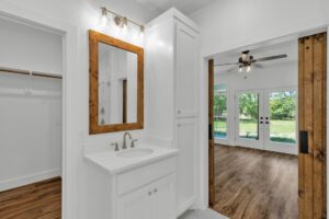 LaRue Custom Homes - bathroom design