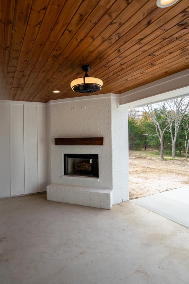 Custom Home outdoor fiereplace
