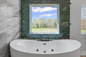 Tub and tile - FM 275 new house built by LaRue Custom Homes